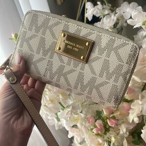 Signature vanilla MK Michael kors wallet wristlet